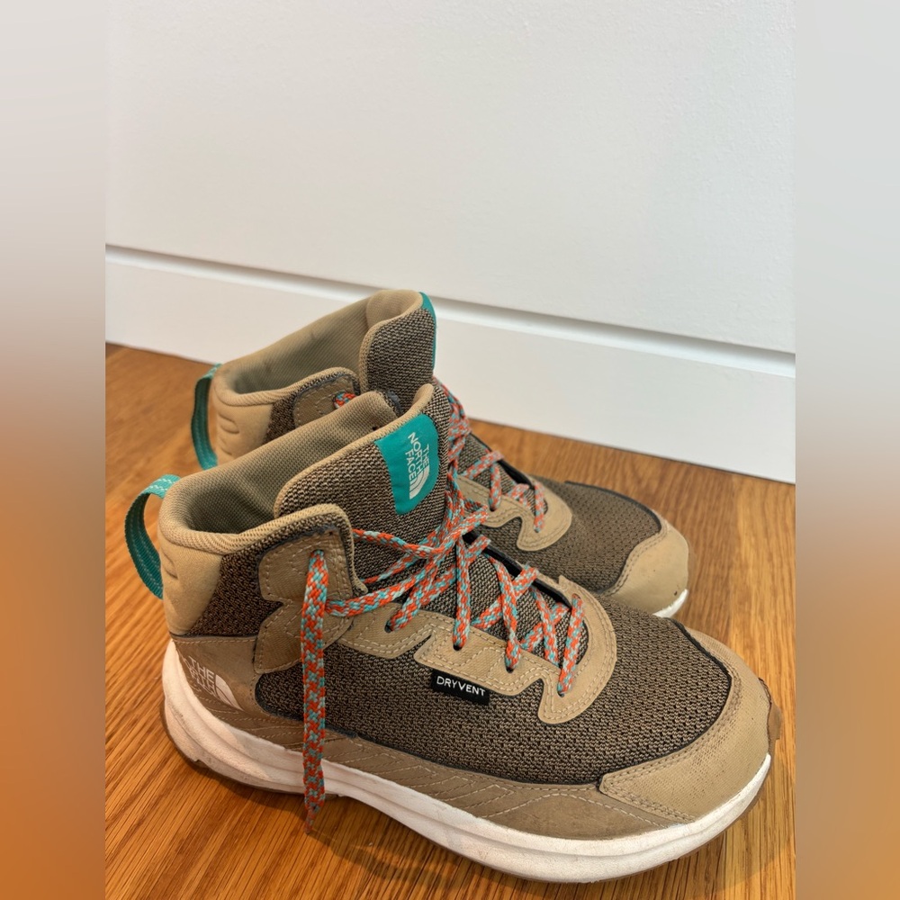 The North Face Youth Fastpack Hiker Mid Waterproof Boots
